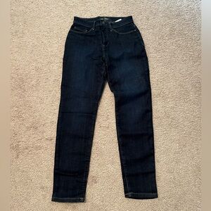 WOMEN’S SCULPTING SLIM FIT SKINNY JEAN